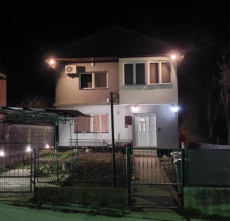 L'Appartement De La Pyramide Du Soleil Visoko Exterior foto
